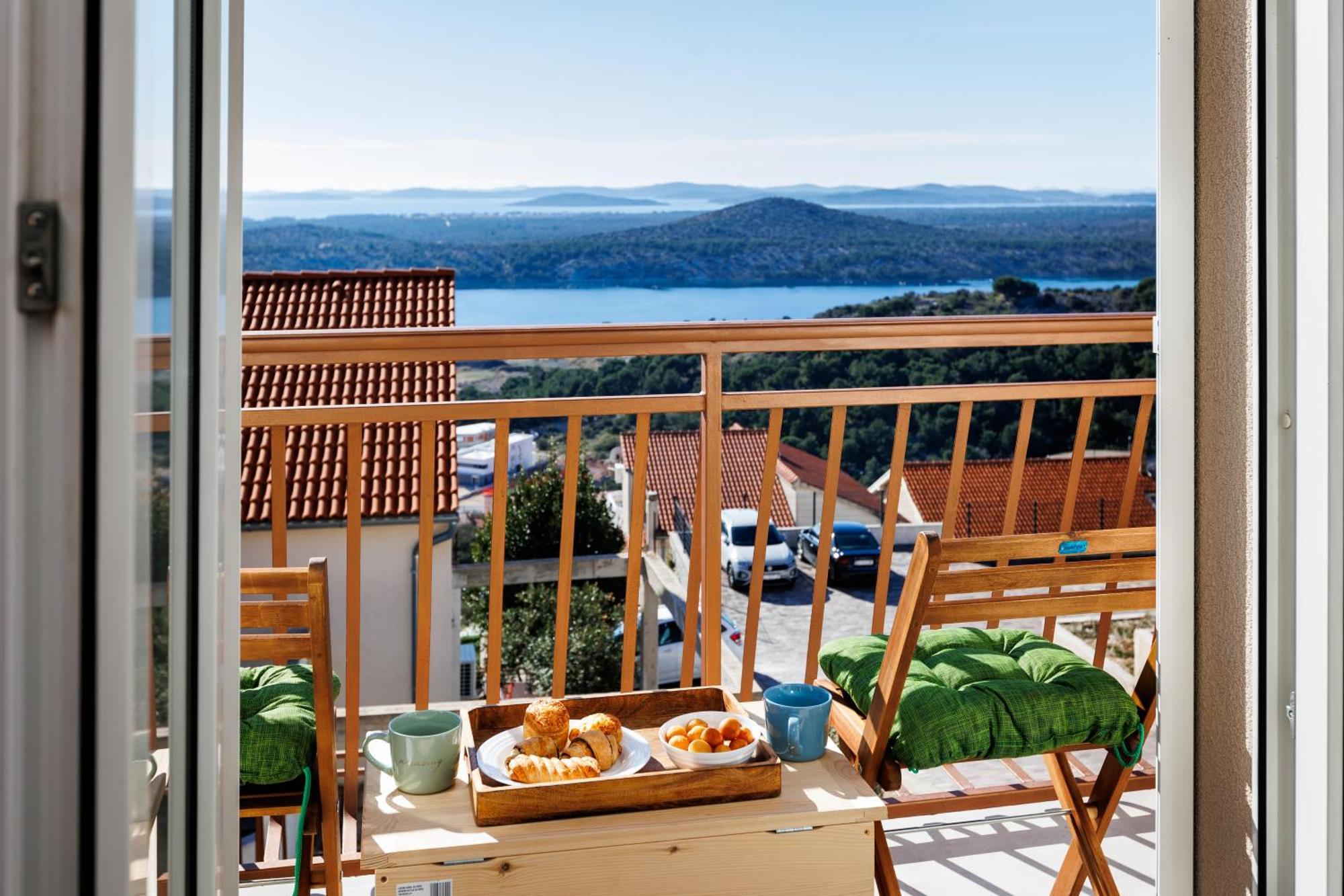 Summer Breeze Apartment - Quiet Place With A Spectacular View And A Garden Šibenik Exteriör bild